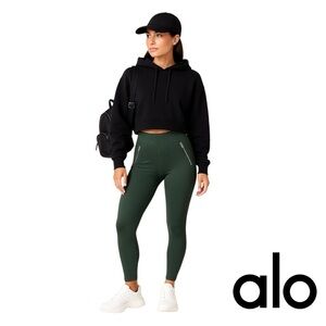 NWOT! ALO YOGA High-Waist Thrill Seeker Leggings in Olive Green with Front Zippe